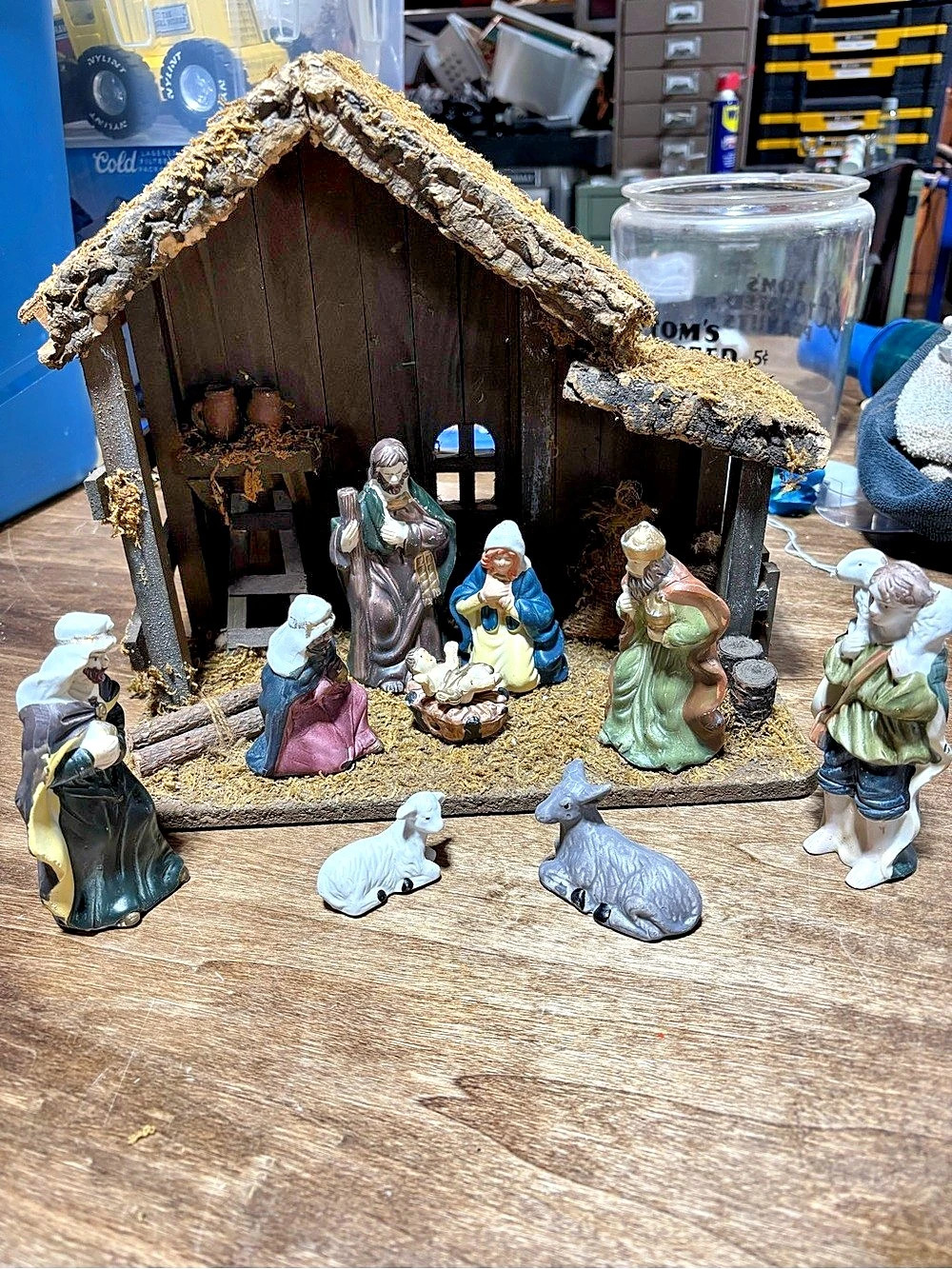 Nativity Scene Decor Brown & Green